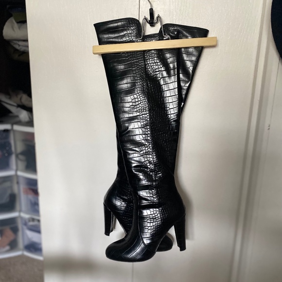 Shoes and boots - Picture 1 of 16